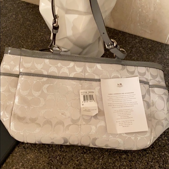 Coach Tote - Picture 4 of 6